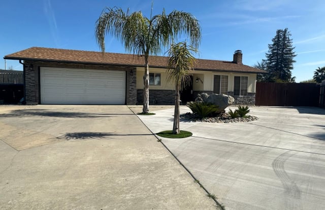 2134 North Elm Ct - 2134 North Elm Court, Visalia, CA 93291