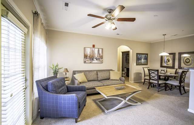 Vintage Creekwood Park Apartments