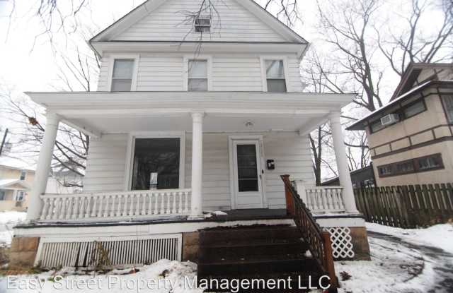 2104 Grand Ave - 2104 Grand Ave, Davenport, IA 52803