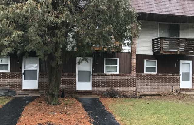 State College townhouse available August! - 734 Southgate Drive, State College, PA 16801