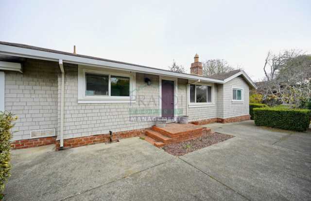 893 Tiburon Boulevard