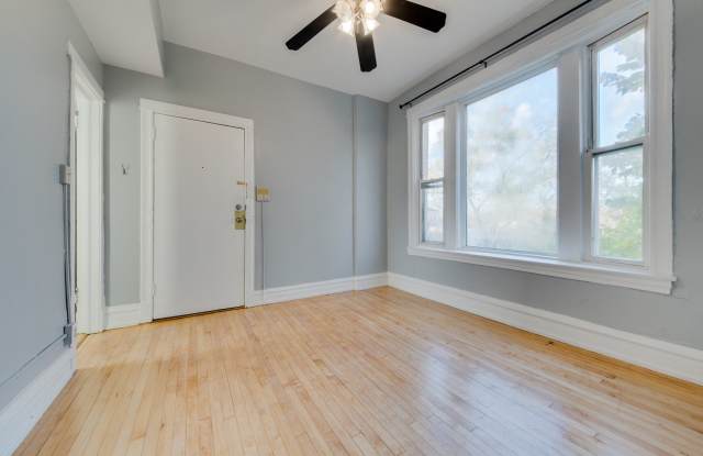 2511 W Le Moyne Street unit: 3