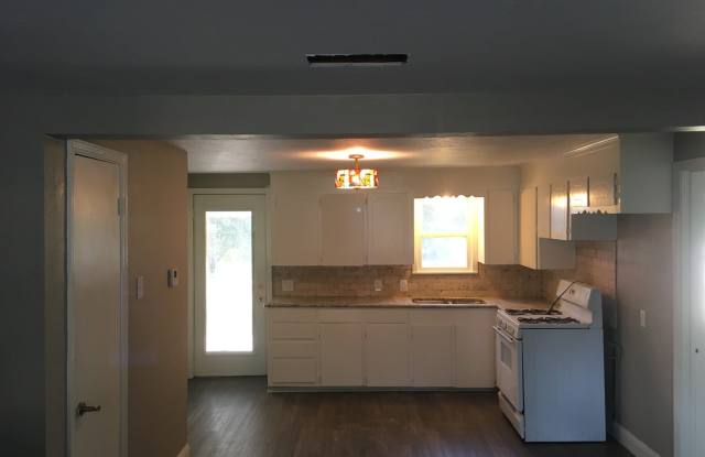 Photo of 3/2/1 Gilmer Fenced Yard