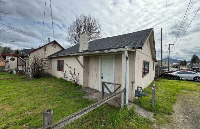 Small 2 bedroom 1 bath