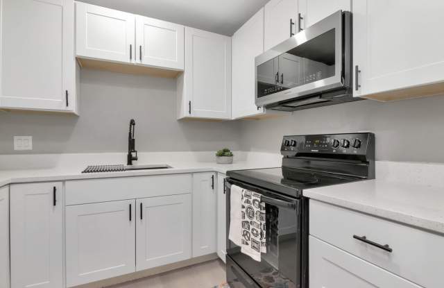 Photo of Move-In Incentive! Updated 2/1 Brandon Duplex — Half Off December Rent