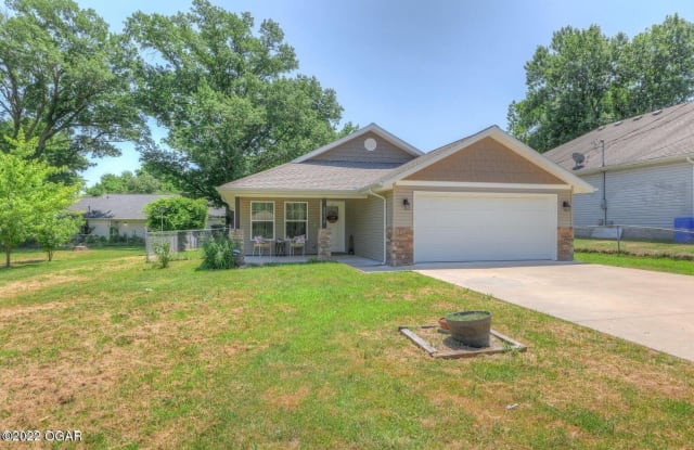 2515 W Highland Avenue - 2515 West Highland Avenue, Joplin, MO 64804