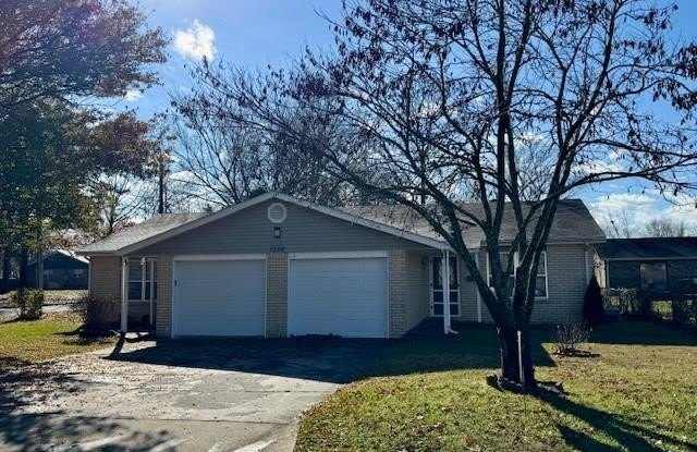 1300  W Rolling Oaks  DR Unit #B