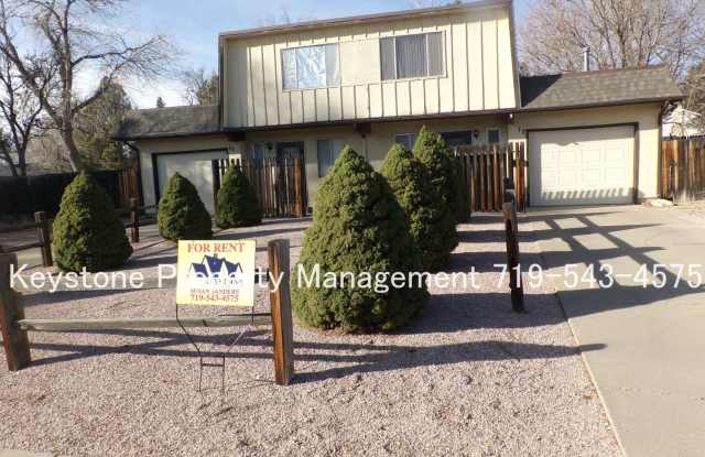 Updated 2 Bedroom Belmont Townhome with Attached Garage & Fenced Yard $1300/$1300