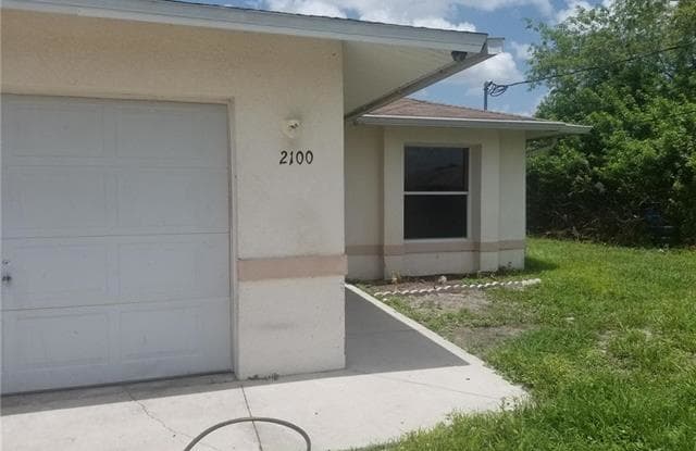 2100 Haviland AVE S - 2100 2100/2102 Haviland Ave S, Lehigh Acres, FL 33973