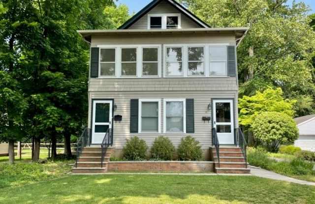31 1St St