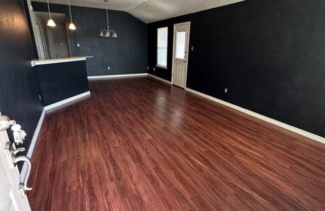 AVAILABLE NOW! (SECTION 8 ACCEPTED)