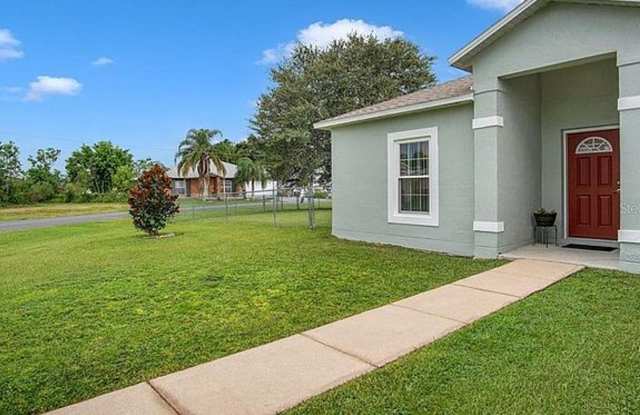 SINGLE FAMILY HOME IN POINCIANA 3/2