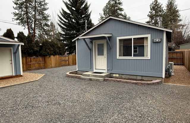 Westside House, Air Conditioning  Gas Heat, Washer/Dryer Included, Water/Sewer Paid