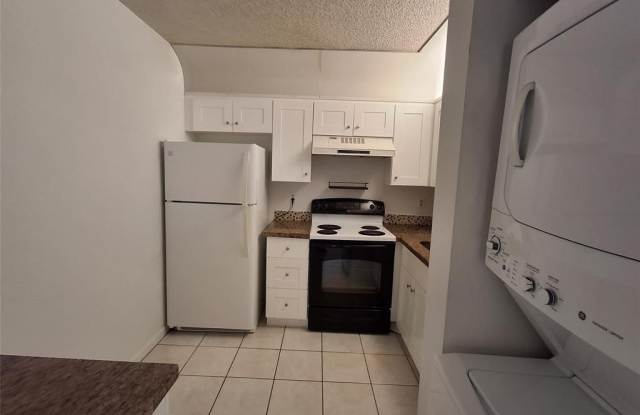 11122 Royal Palm Blvd