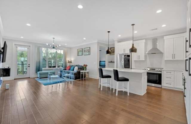 6890 Peachtree Dunwoody Road