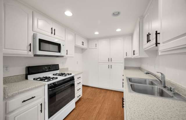 Newly updated 3 bed / 1.5 bath townhome in the desirable Sherwood Village