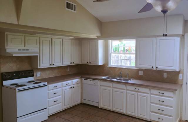 Recently Updated 3/2/1 with 2 Large Living Areas