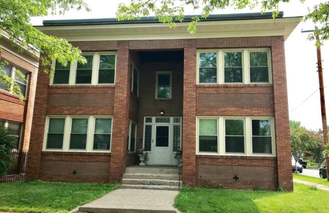 Gorgeous 2 Br / 1 Ba Uptown Condo w/ Hardwood Floors, Sunroom, Fenced Backyard!