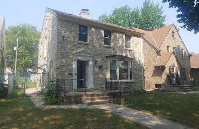 3219 North 49th Street