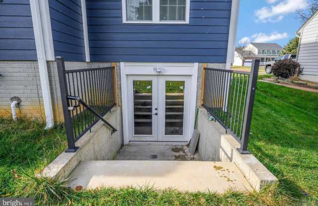 20 DAWSON Drive unit: Apt #2