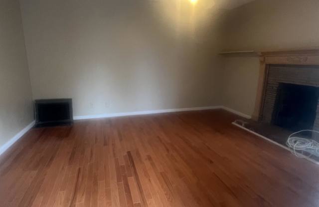 1100 West 39th Place 1