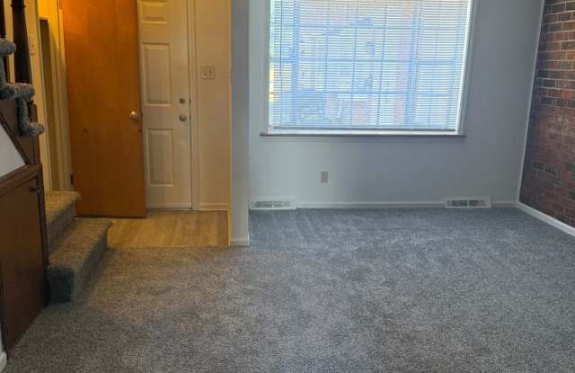 Adorable 2 Bedroom Convenient to I-29, Shopping  More!