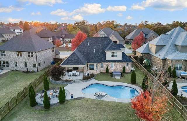 Photo of 504  NE Green Creek  RD