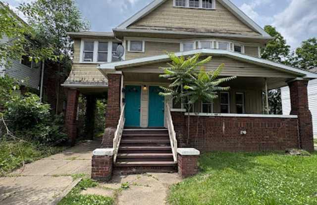 3 Bedroom, 1 Bathroom Apartment Rent Ready!