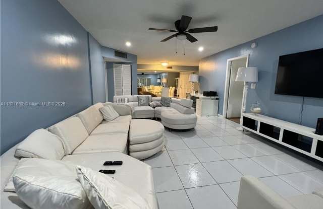 Photo of 6101 N Falls Cir Dr