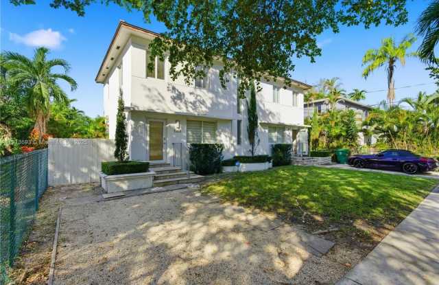 Photo of 1244 SW 13th Ave