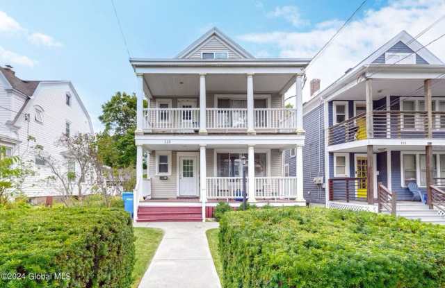 115 Woodlawn Avenue
