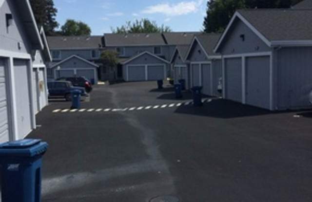 2 Bedroom / 1 Bathroom Townhome in Bay Point