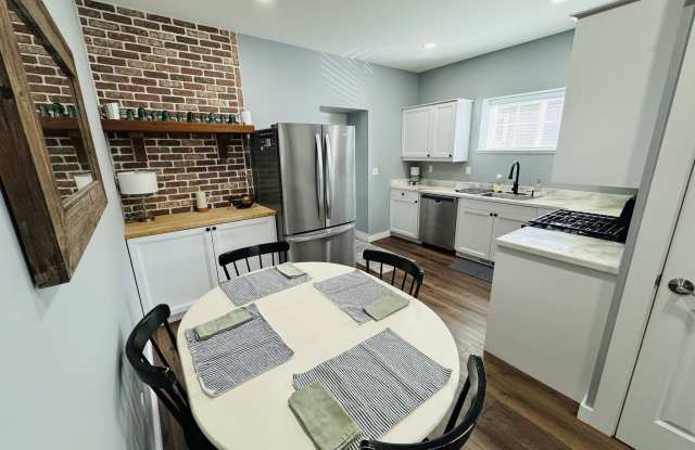 1139 North Gould Street