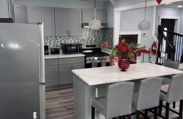 400 N Massachusetts Ave