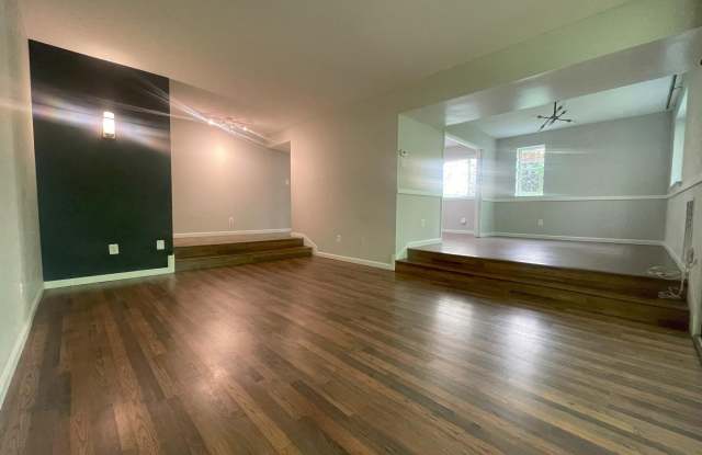 1661 PARKCREST Circle unit: 100