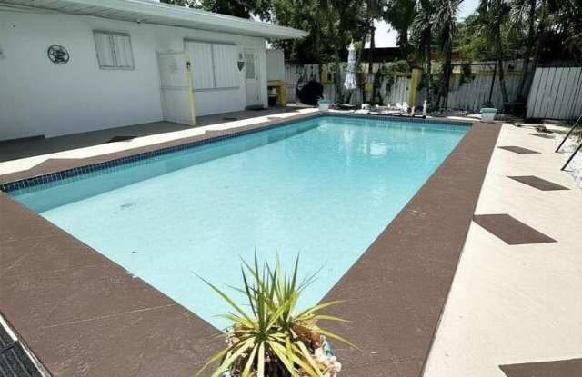 825 NE 6th Street