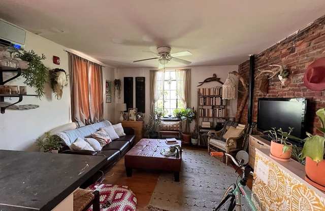 Spacious one bedroom unit in a great location in Brewerytown