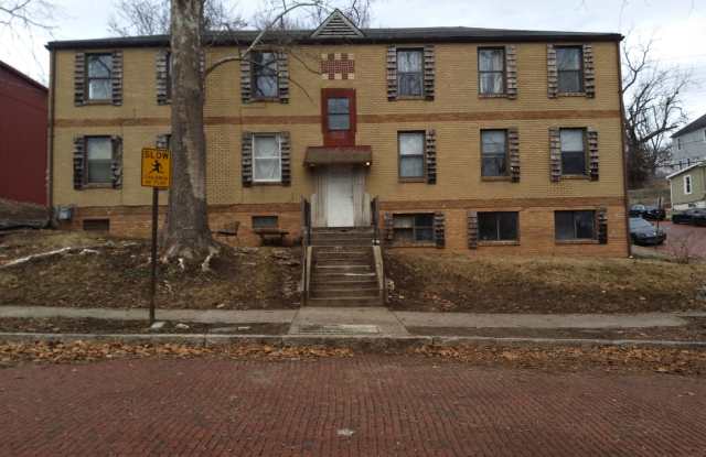 Photo of 1028 E 5th St