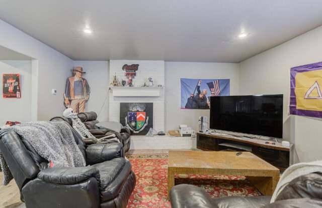 4320 52nd Street unit: B