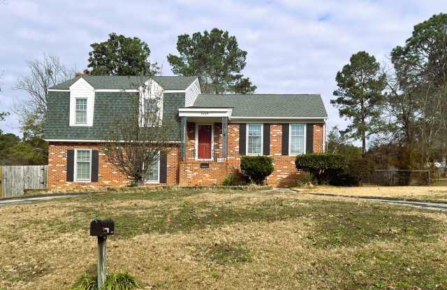 5449 Thompson Circle ~Pet Friendly~