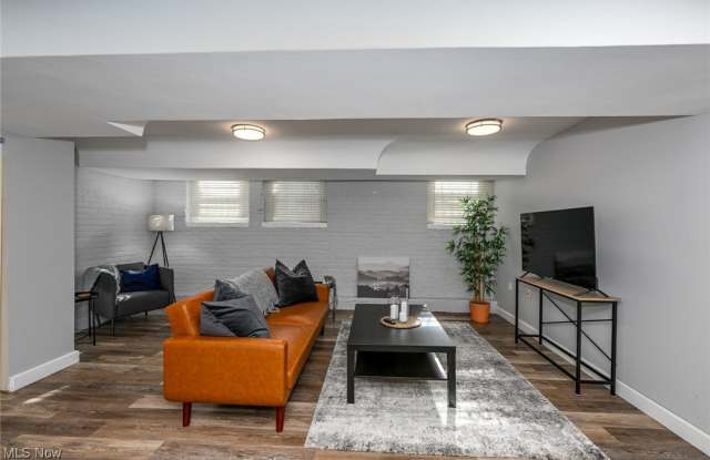 11433 Ashbury Avenue unit: 1