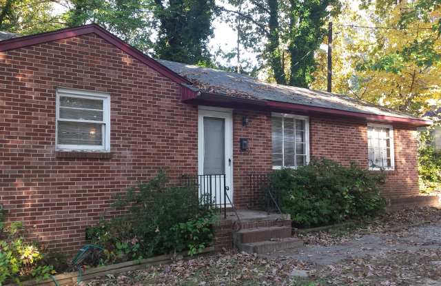 Photo of 2913 Dexter Ave