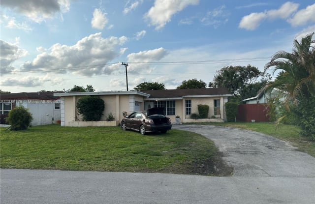 8425 Windsor Dr - 8425 Windsor Drive, Miramar, FL 33025