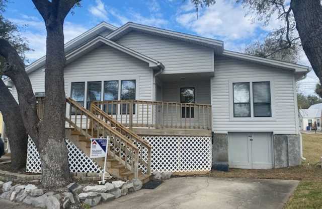 Cozy & Economical Unit in The Cove w/Waterfront Views of Massalina Bayou & Marina!