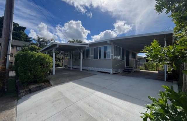 Charming 3 bed/1 bath home with Solar Panels