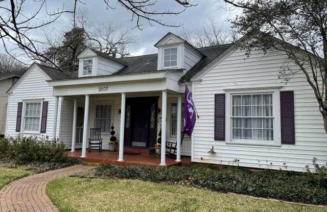 2607 N Pecan Street