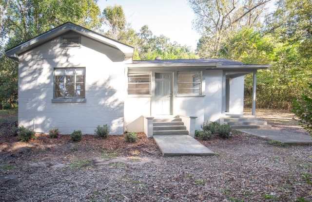 135 Columbia Drive - 135 Columbia Drive, Tallahassee, FL 32304