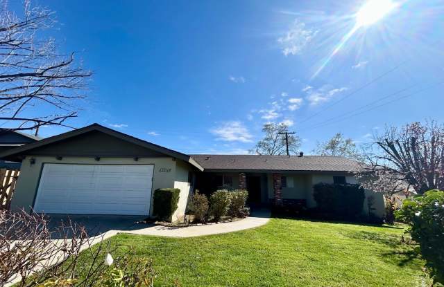 Charming 3 bed 2 bath Home in upper Yucaipa, Ca.