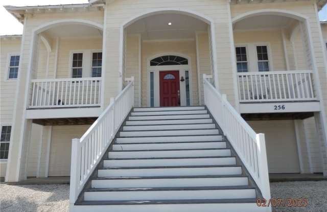 256 Beachwalk