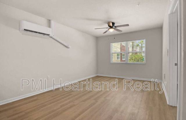 260 Spanish Moss Cir